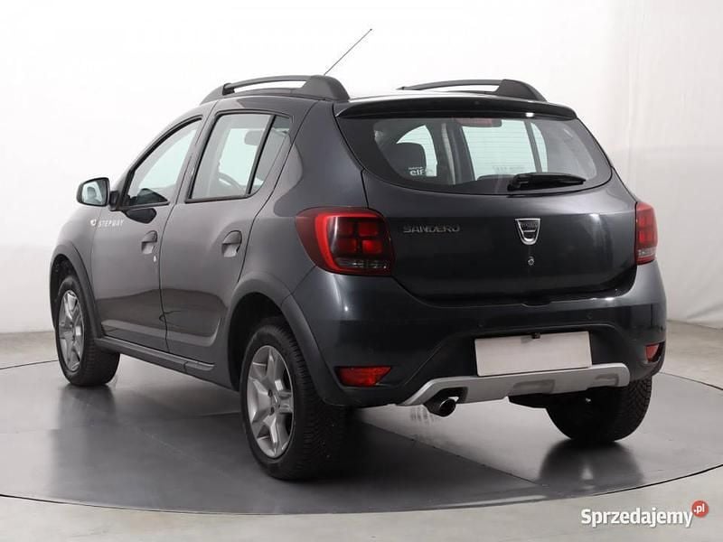 Używany Dacia Sandero 90 KM (66 kW) 2017 Szary Hatchback
