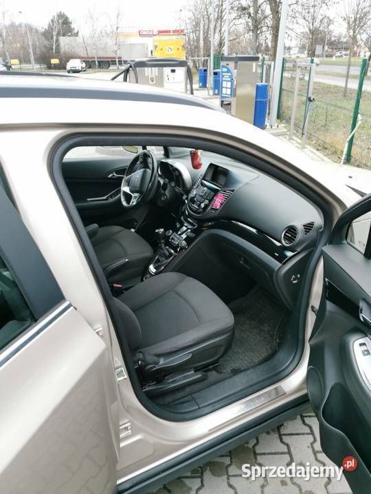 Używany Chevrolet Orlando 163 KM (119 kW) 2012 Złoty Minivan