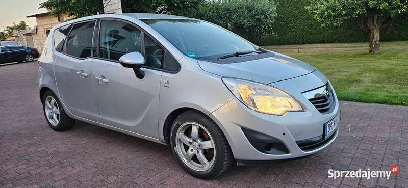 Srebrny Używany 2013 Opel Meriva Active Minivan | 14 900 zł (Super Cena) - Obraz 1/4