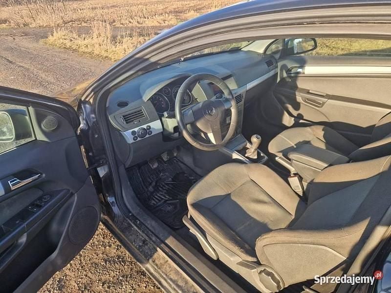 Używany Opel Astra GTC 105 KM (77 kW) 2006 Czarny Hatchback