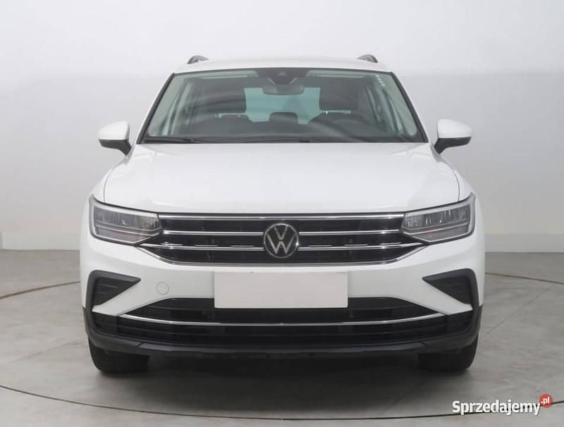 Biały Używany 2024 VW Tiguan SUV | 119 999 zł (Uczciwa cena) - Obraz 1/4