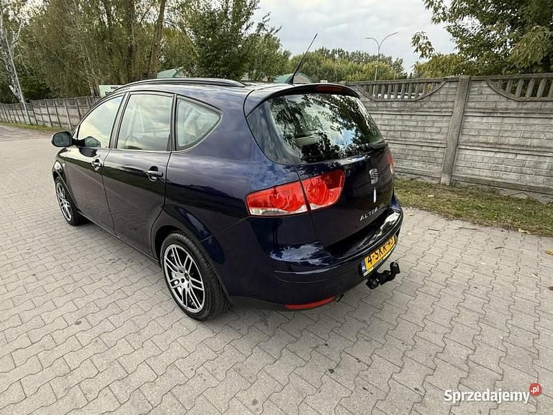 Niebieski (metalik) Używany 2010 Seat Altea XL Minivan | 15 900 zł (Dobra cena) - Obraz 1/4