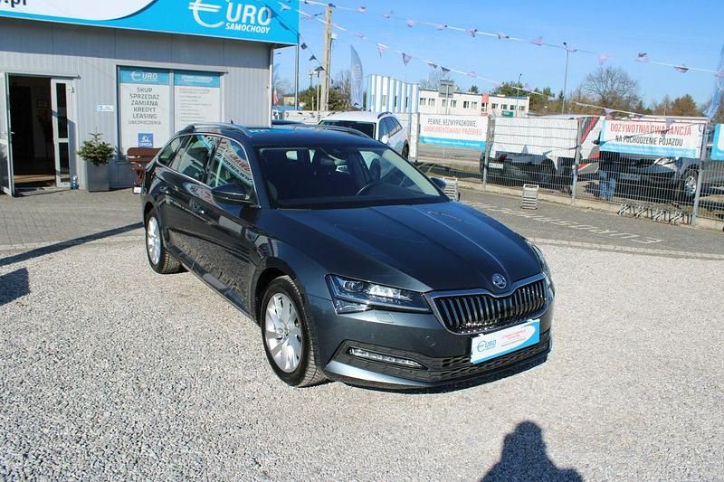 Używany Skoda Superb 190 KM (139 kW) 2020 Szary (metalik) Kombi