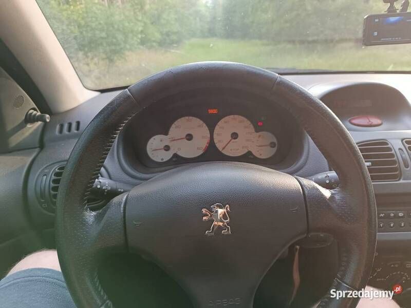 Używany Peugeot 206 2003 Czerwony Hatchback