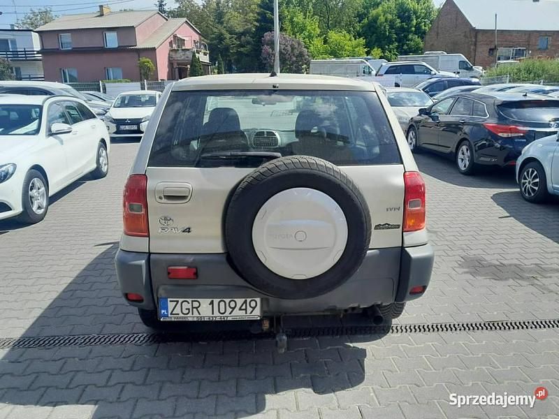 Używany Toyota RAV4 150 KM (110 kW) 2003 Złoty SUV