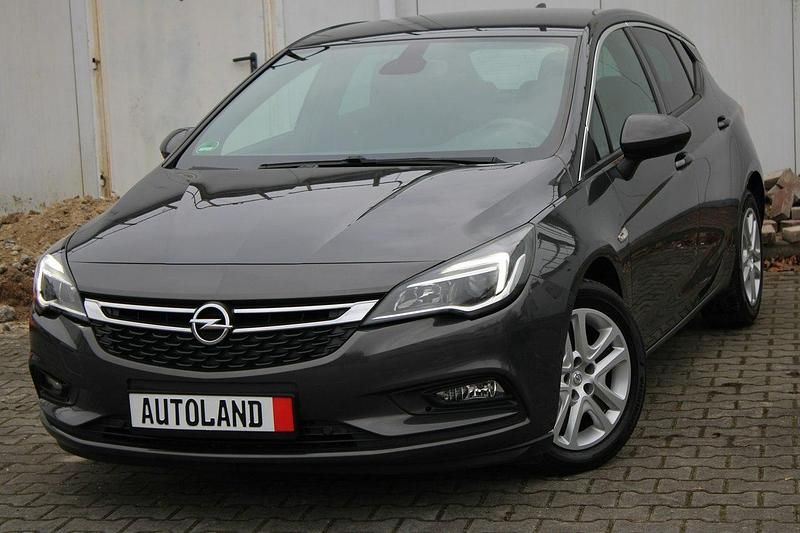 Grafitowy Używany 2016 Opel Astra Edition Hatchback | 44 444 zł (Dość drogi) - Obraz 1/4