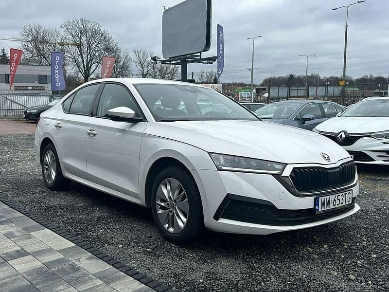 Używany Skoda Octavia 115 KM (84 kW) 2022 Biały (metalik) Sedan/Limuzyna