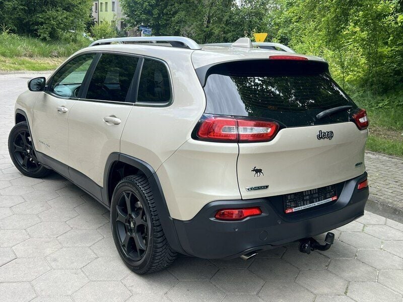 Używany Jeep Cherokee Longitude 140 KM (102 kW) 2015 Złoty (metalik) SUV