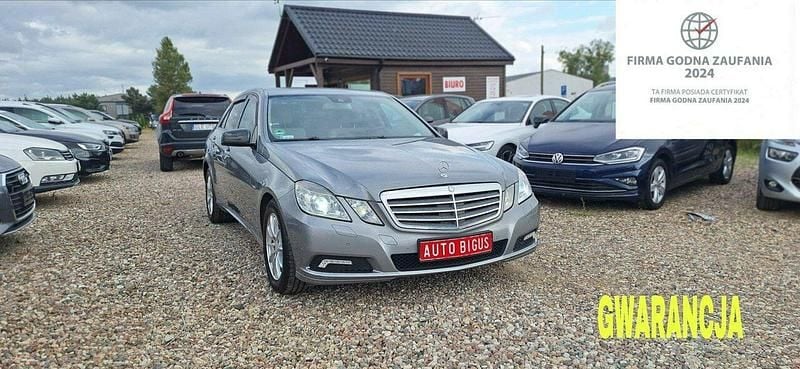 Szary Używany 2009 Mercedes E250 Sedan/Limuzyna | 43 900 zł - Obraz 1/4