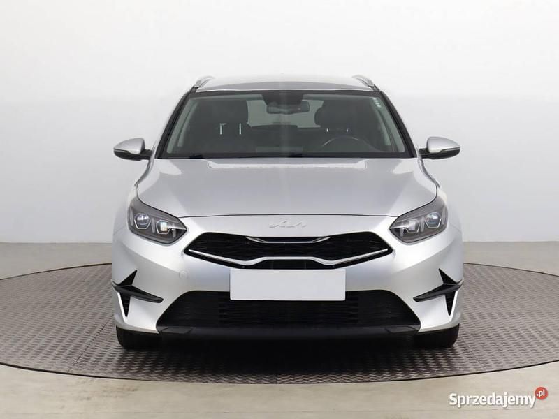 Używany Kia Ceed 2022 Srebrny Hatchback