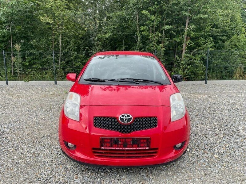 Używany Toyota Yaris 87 KM (63 kW) 2007 Czerwony (metalik) Hatchback