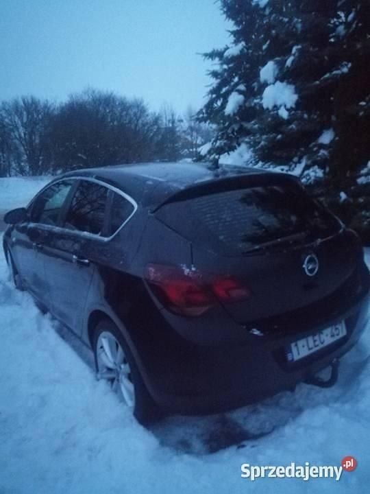 Używany Opel Astra 2011 Czarny Hatchback