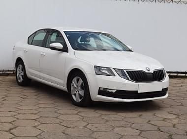 Biały Używany 2019 Skoda Octavia Hatchback | 49 999 zł (Dobra cena) - Obraz 1/4