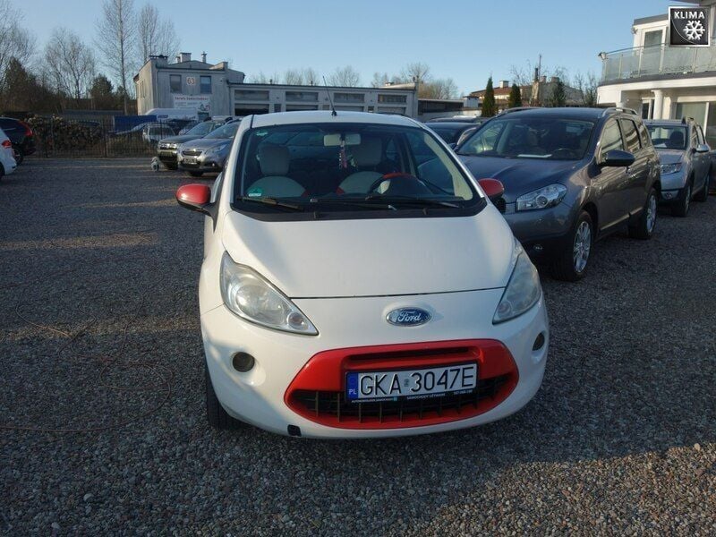 Biały Używany 2010 Ford Ka Hatchback | 14 900 zł - Obraz 1/4