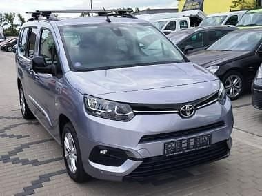 Srebrny Używany 2023 Toyota Proace Verso City Kombi | 99 400 zł (Dość drogi) - Obraz 1/4