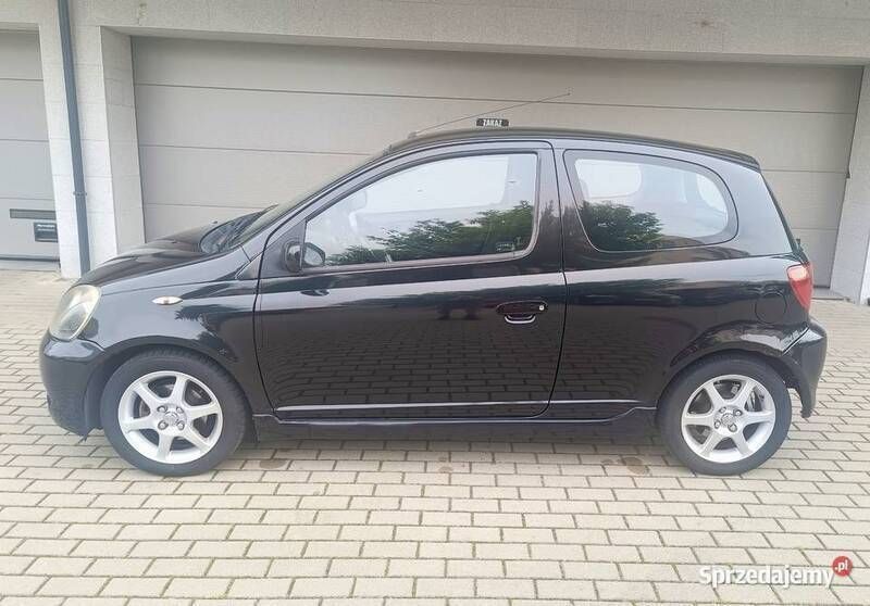 Czarny Używany 2002 Toyota Yaris Sport Hatchback | 6900 zł - Obraz 1/4