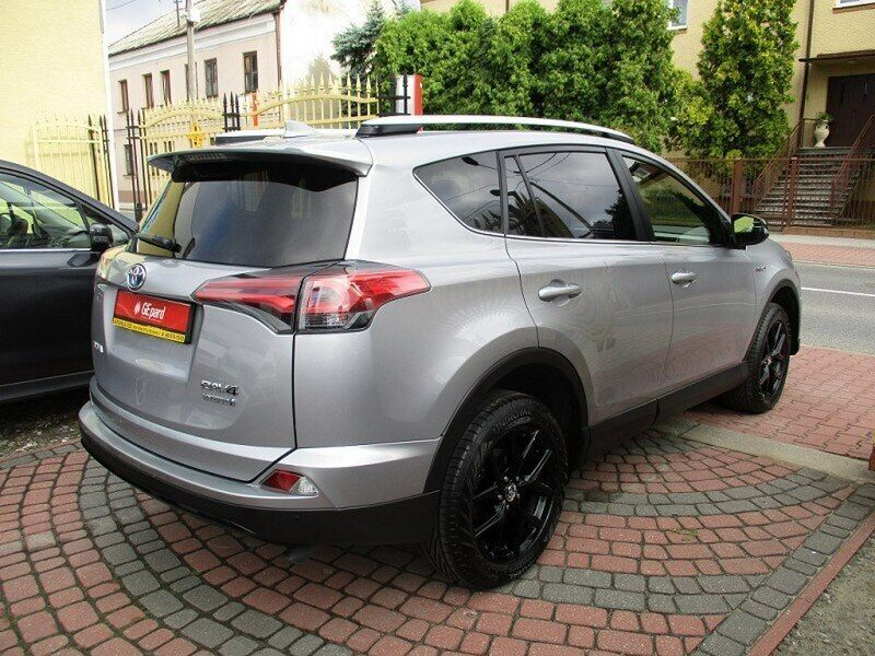 Używany Toyota RAV4 Hybrid 197 KM (144 kW) 2017 Grafitowy (metalik) SUV
