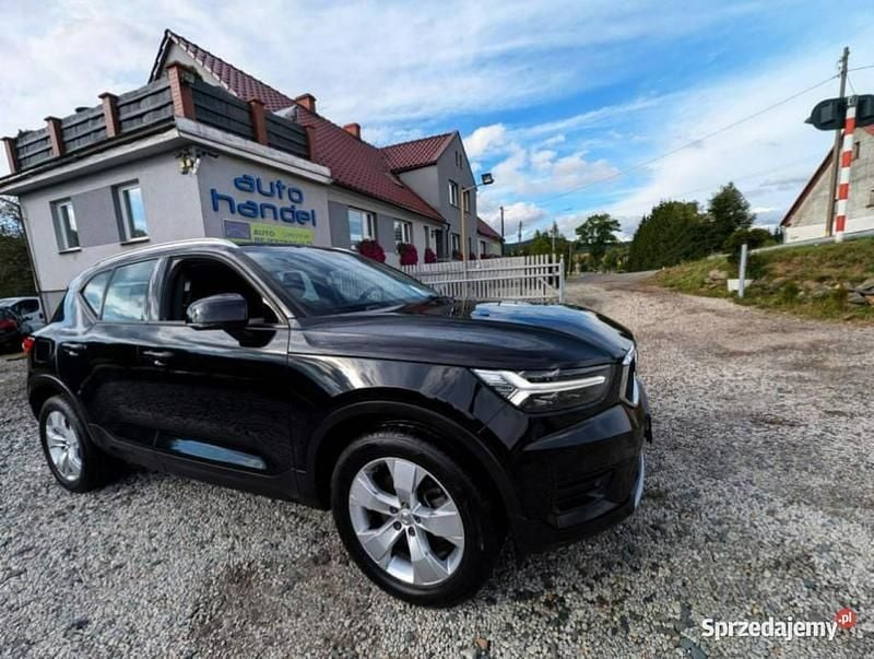 Czarny (metalik) Używany 2018 Volvo XC40 SUV | 86 900 zł (Uczciwa cena) - Obraz 1/4