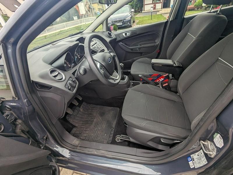 Używany Ford Fiesta 82 KM (60 kW) 2015 Szary (metalik) Hatchback