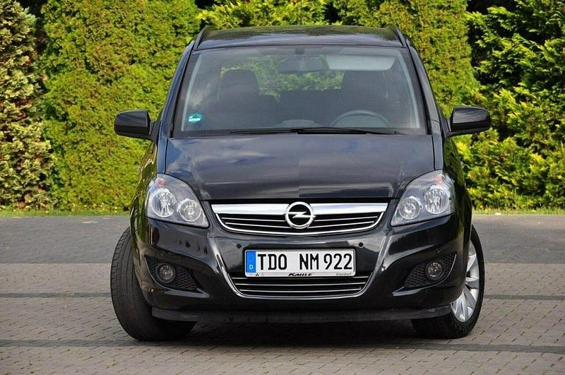 Używany Opel Zafira 140 KM (102 kW) 2014 Czarny (metalik) Minivan