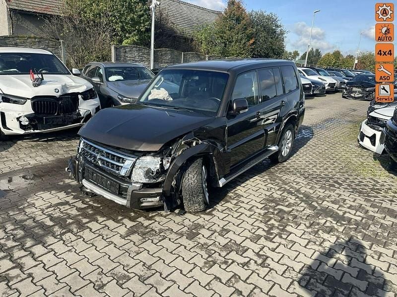 Czarny (metalik) Używany 2018 Mitsubishi Pajero SUV | 29 900 zł - Obraz 1/4