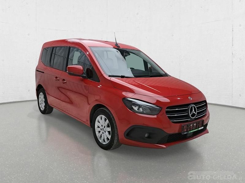 Czarny Używany 2022 Mercedes 180 Sedan/Limuzyna | 80 196 zł - Obraz 1/4