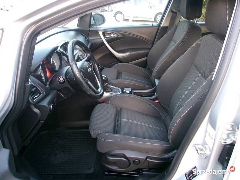 Używany Opel Astra 110 KM (80 kW) 2010 Srebrny Hatchback