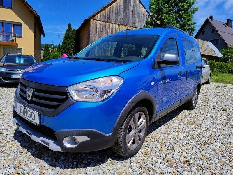 Niebieski (metalik, perła) Używany 2015 Dacia Dokker Stepway Van | 30 600 zł (Dobra cena) - Obraz 1/4