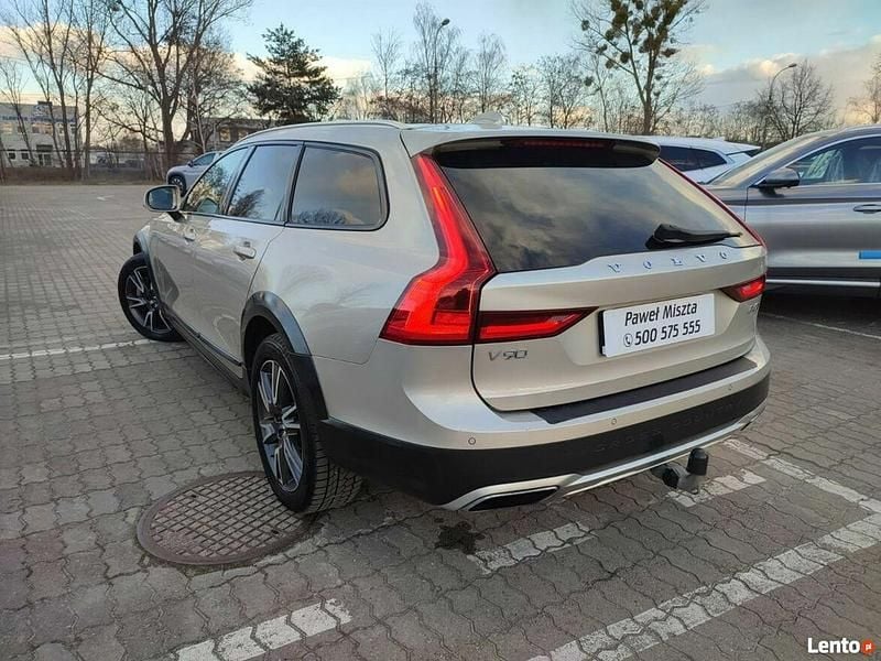 Używany Volvo V90 CC 2017 Brązowobeżowy Kombi