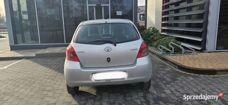 Srebrny Używany 2007 Toyota Yaris Hatchback | 6500 zł (Uczciwa cena) - Obraz 1/4