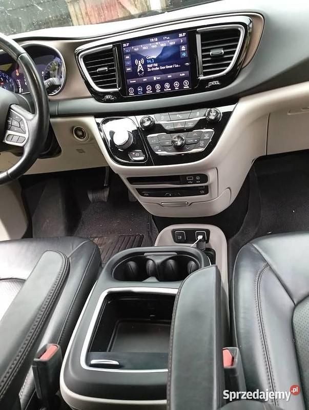 Używany 2018 Chrysler Pacifica Touring SUV | 95 000 zł (Dość drogi) - Obraz 1/4