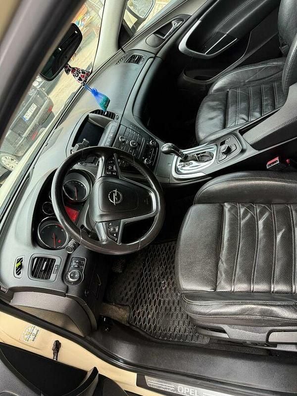 Biały Używany 2011 Opel Insignia Kombi | 14 999 zł (Dobra cena) - Obraz 1/4