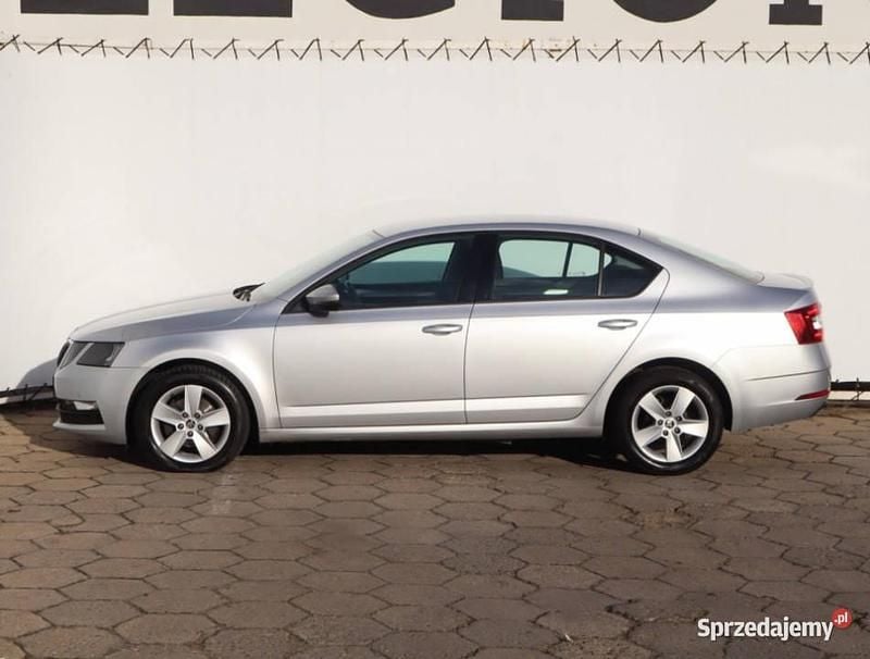 Używany Skoda Octavia 150 KM (110 kW) 2018 Srebrny Hatchback