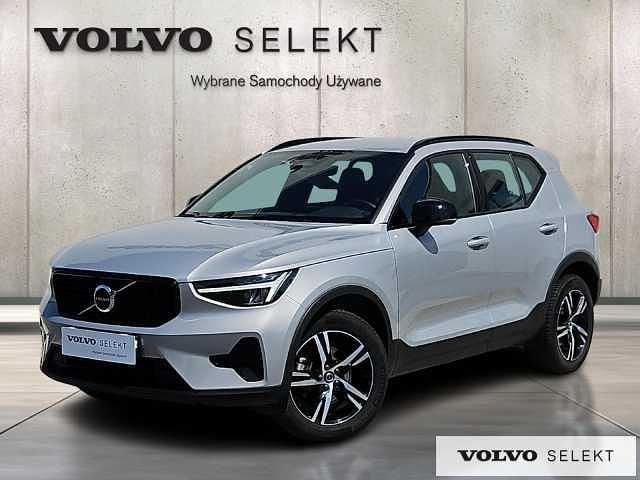 Srebrny Używany 2024 Volvo XC40 SUV | 162 900 zł (Uczciwa cena) - Obraz 1/3