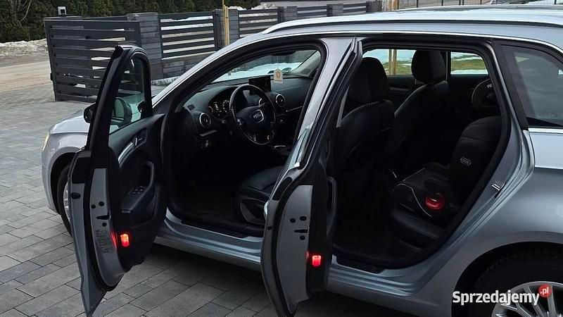 Używany Audi A3 Sportback Ambiente 2014 Szary Hatchback