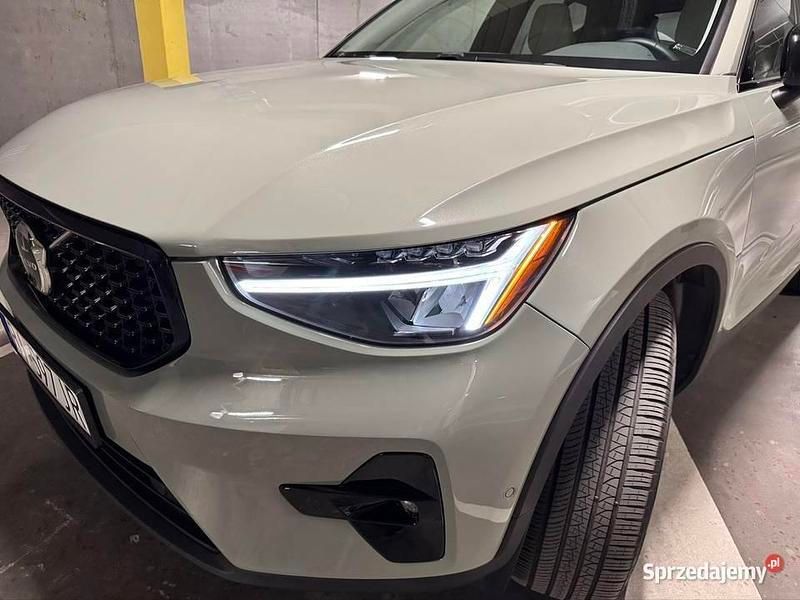 Zielony Używany 2022 Volvo XC40 Ultimate SUV | 139 000 zł (Uczciwa cena) - Obraz 1/4