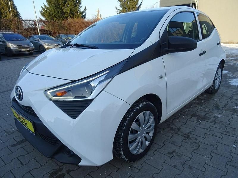 Używany Toyota Aygo 72 KM (52 kW) 2021 Biały Hatchback