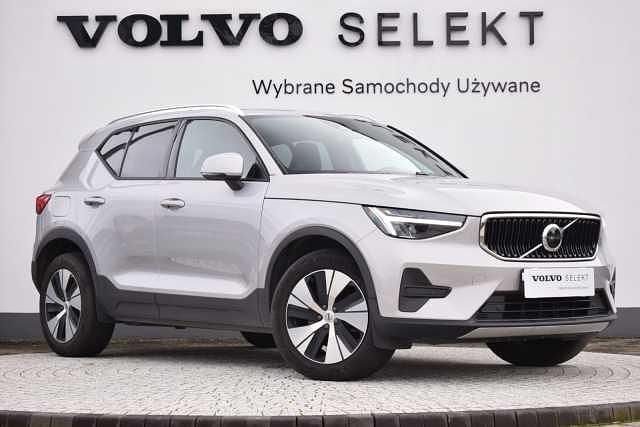 Używany Volvo XC40 163 KM (119 kW) 2024 Srebrny SUV