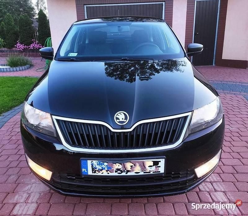 Czarny Używany 2015 Skoda Rapid Sedan/Limuzyna | 17 900 zł - Obraz 1/4