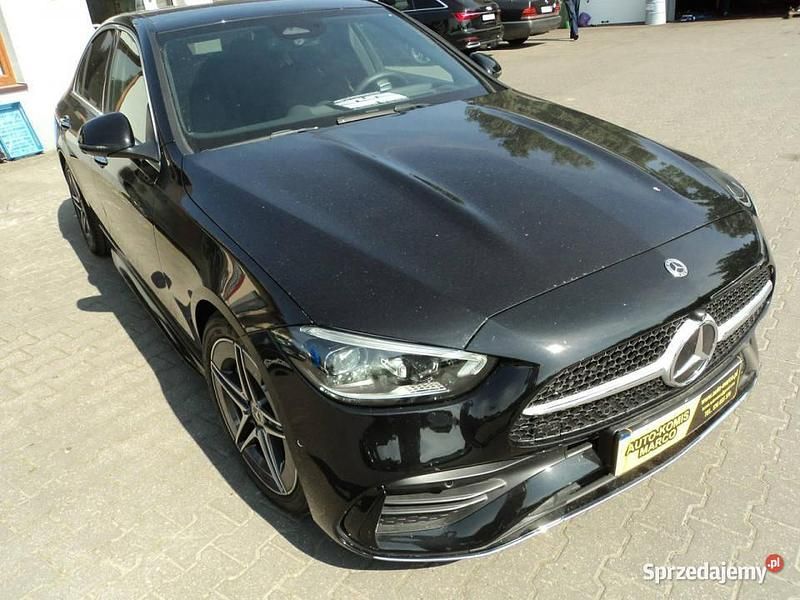Czarny (metalik) Używany 2023 Mercedes C300 Hatchback | 223 000 zł - Obraz 1/4