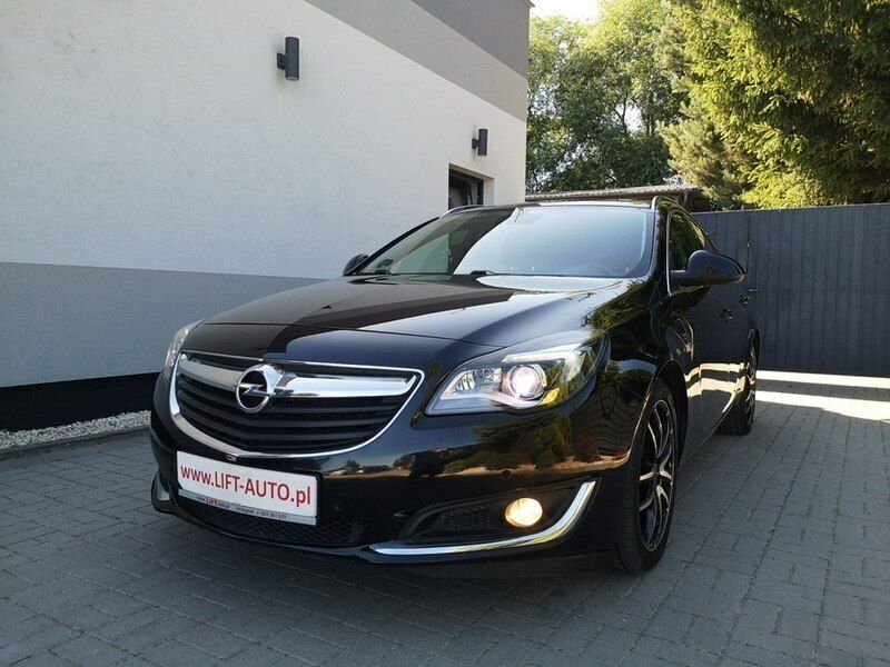 Czarny Używany 2016 Opel Insignia Kombi | 42 900 zł (Dość drogi) - Obraz 1/4
