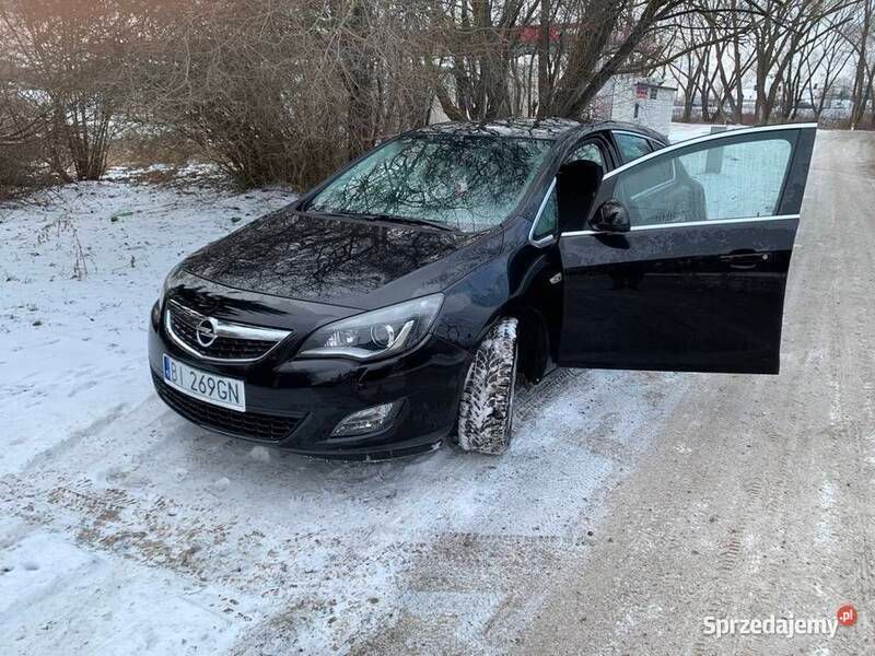 Używany Opel Astra Cosmo 2010 Czarny Sedan/Limuzyna