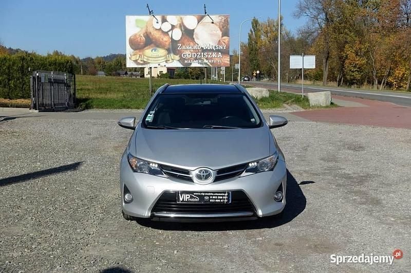 Srebrny (metalik) Używany 2014 Toyota Auris Kombi | 27 800 zł (Uczciwa cena) - Obraz 1/4