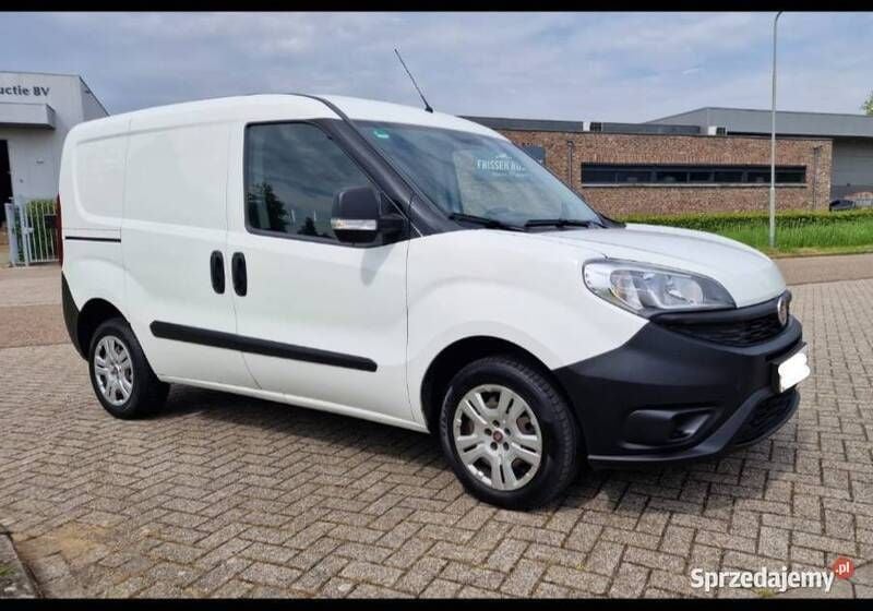 Biały Używany 2016 Fiat Doblò Minivan | 19 500 zł (Super Cena) - Obraz 1/4