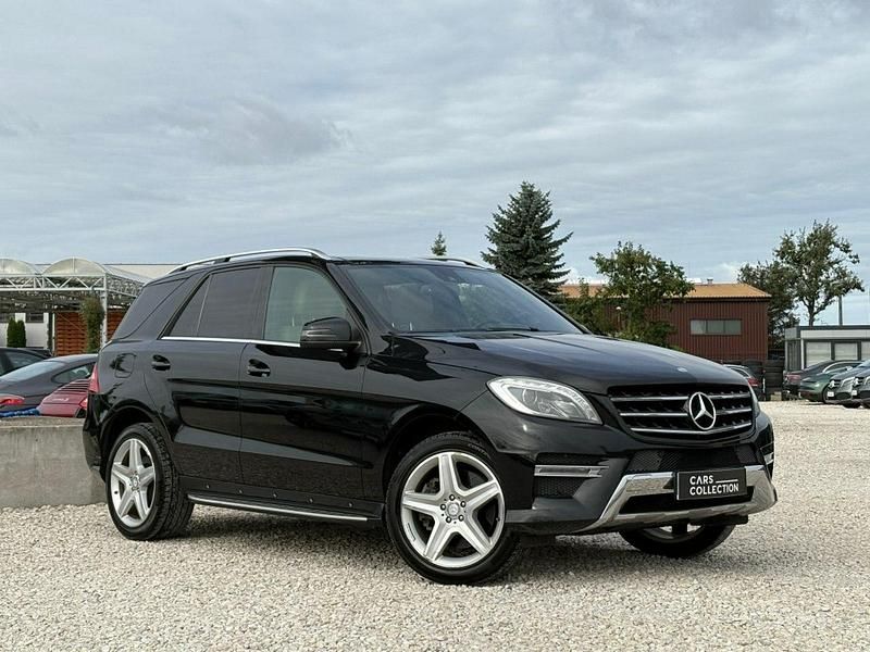 Czarny (metalik) Używany 2014 Mercedes ML500 SUV | 104 900 zł - Obraz 1/4