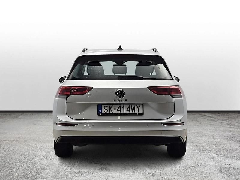 Używany VW Golf VIII Life 130 KM (95 kW) 2022 Srebrny Kombi