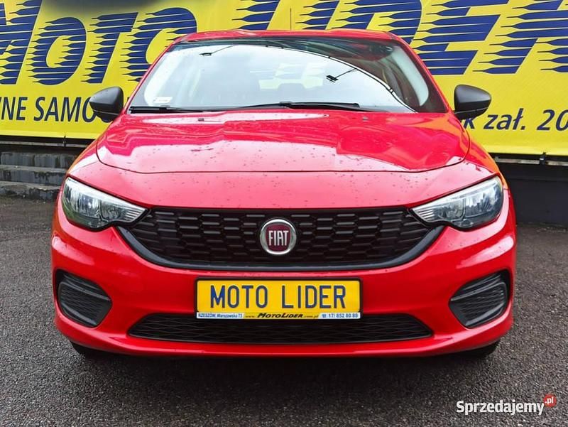 Czerwony Używany 2019 Fiat Tipo Sedan/Limuzyna | 27 900 zł (Dobra cena) - Obraz 1/4