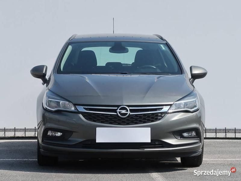 Szary Używany 2018 Opel Astra Kombi | 29 699 zł (Uczciwa cena) - Obraz 1/4