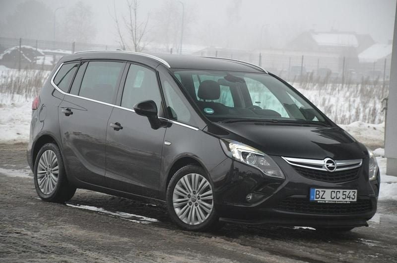 Używany Opel Zafira 130 KM (95 kW) 2016 Czarny Minivan