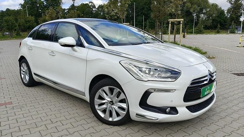 Biały (metalik, perła) Używany 2012 Citroën DS5 Hatchback | 34 900 zł (Uczciwa cena) - Obraz 1/4